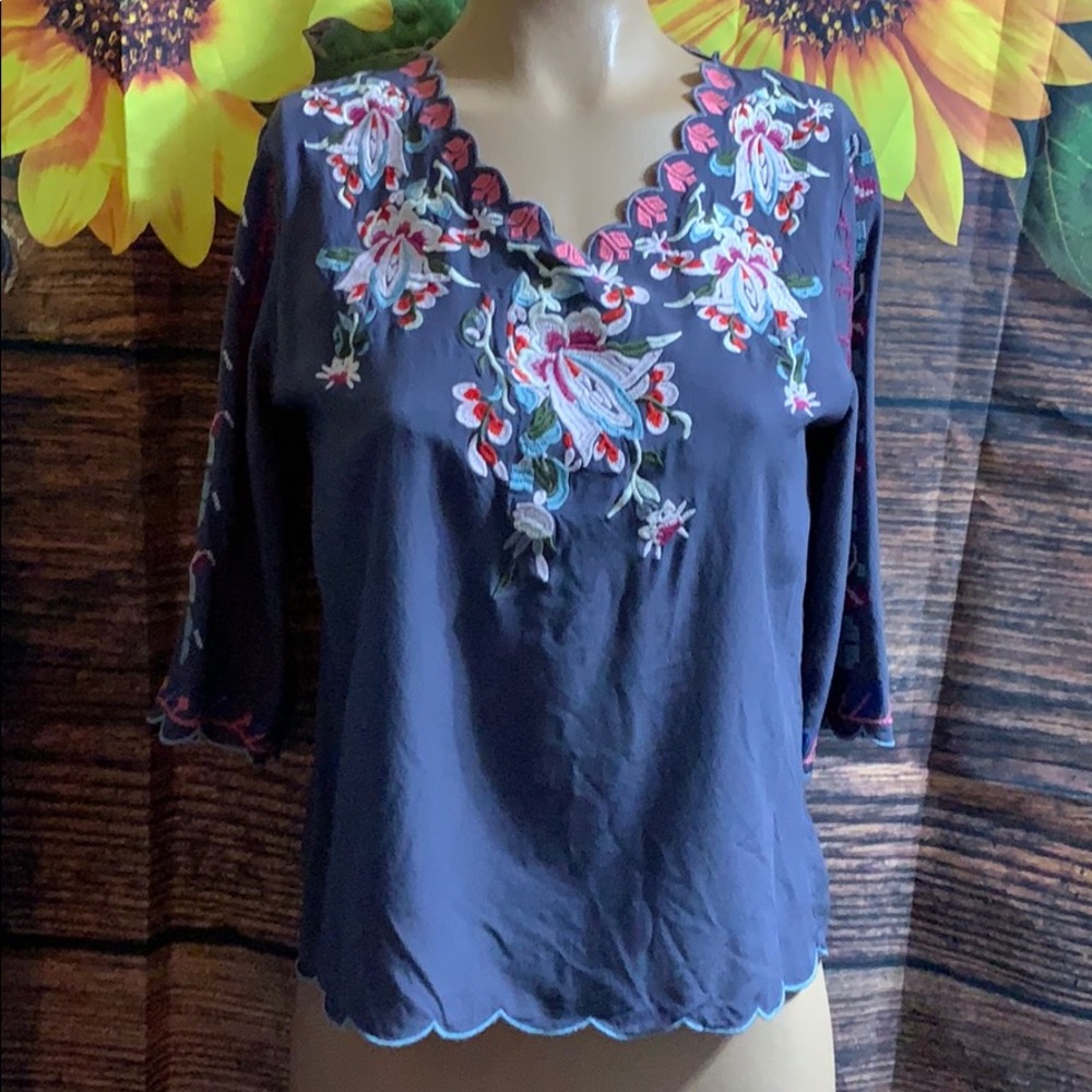 NWT Womens small top embroidered Gray